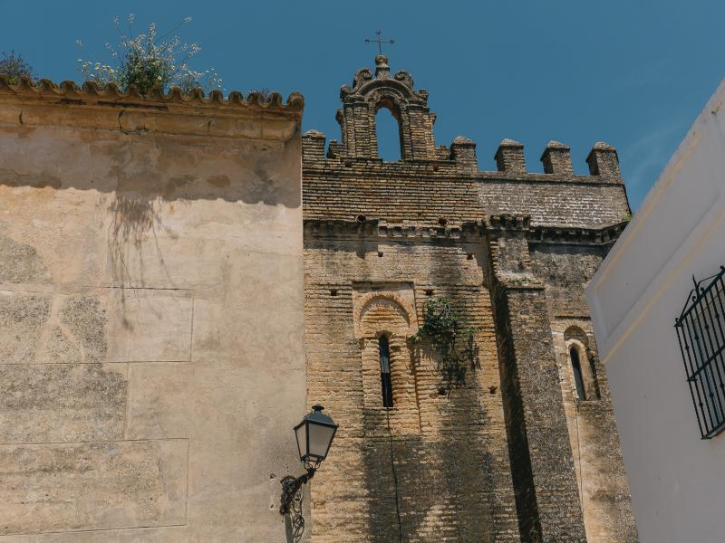Sanlúcar la Mayor. Iglesia de San Pedro. Muralla anexa