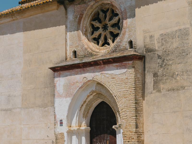 Sanlúcar la Mayor. Iglesia de San Pedro. Puerta lateral