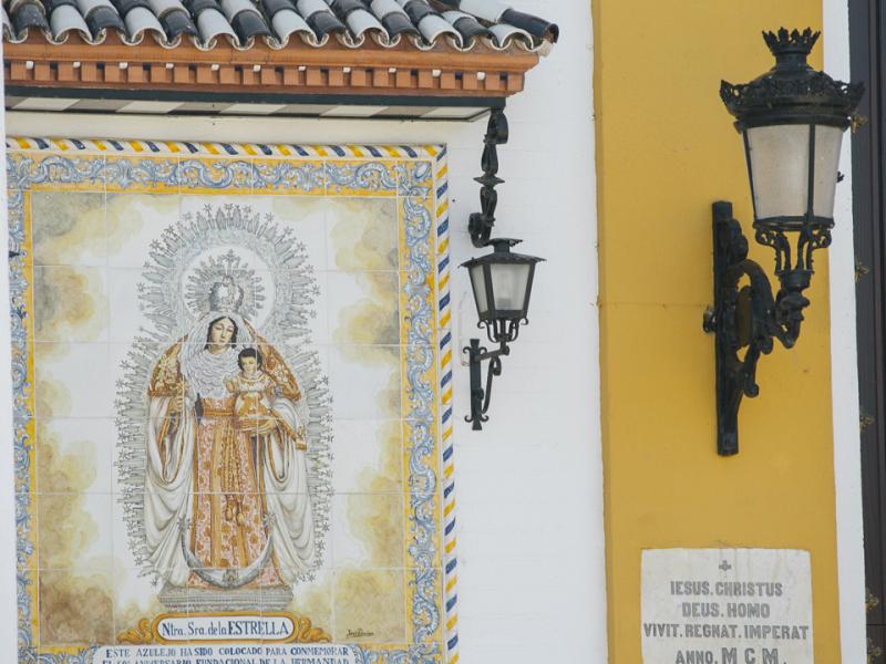 Valencina-Azulejo de la fachada de la Iglesia de Nuestra Señora de la Estrella