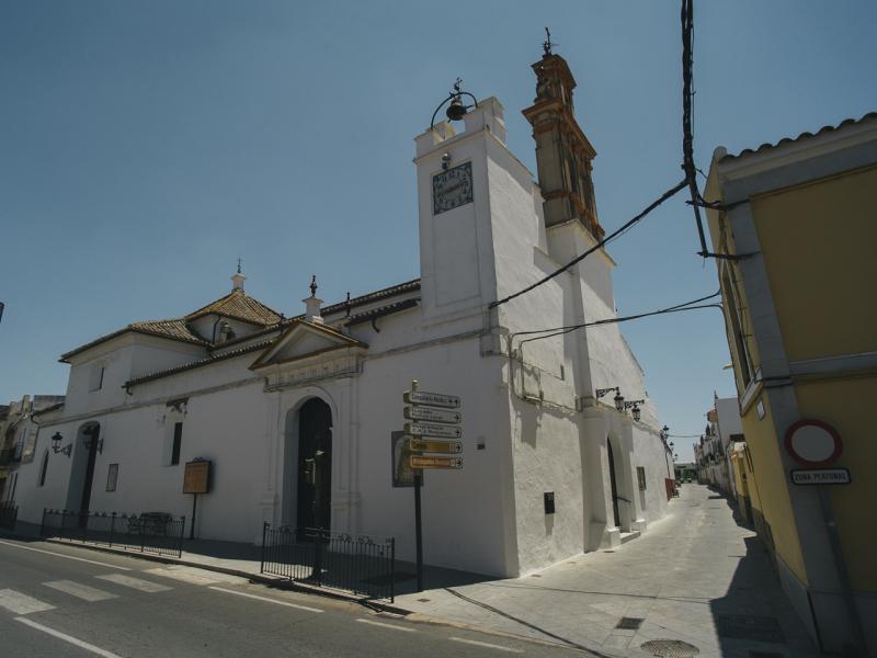 Espartinas. Fachada lateral de la Iglesia de la Asunción