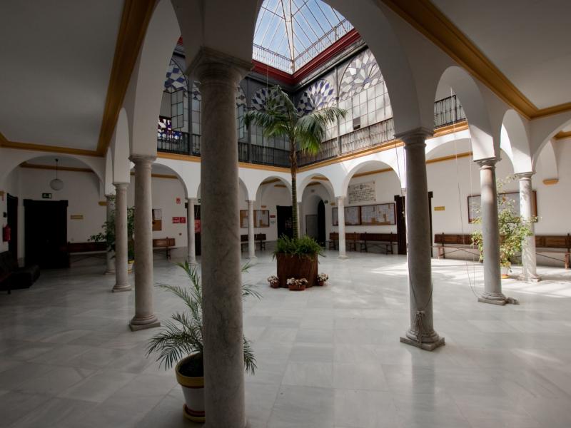 Utrera. Patio con columnas del Palacio de Vistahermosa