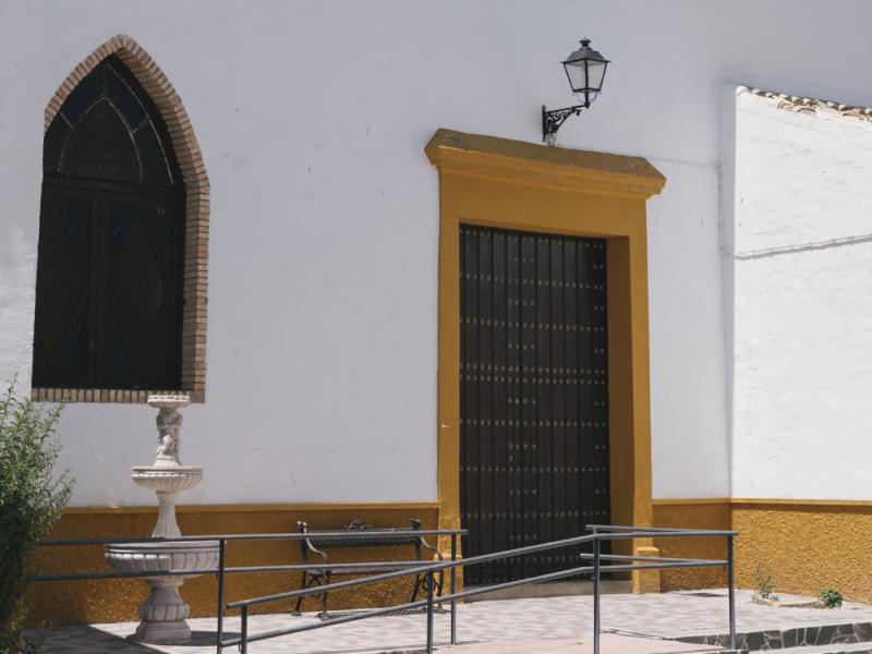Algámitas-Puerta de la Iglesia del Dulce Nombre de Jesús