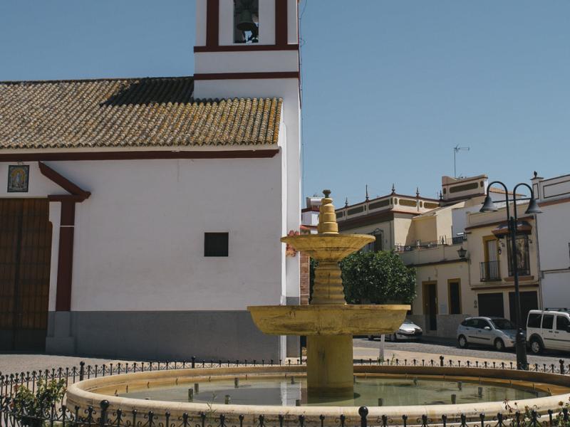 Brenes-Lateral de la Iglesia de la Purísima Concepción y Plaza del Primero de Mayo