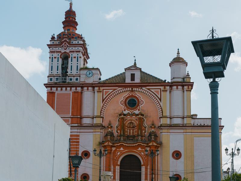 Las Cabezas de San Juan-Fachada principal de la Iglesia de San Juan Bautista
