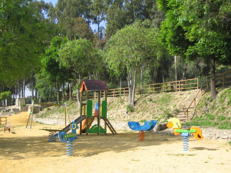 Gelves. Parque de los Manantiales con atracciones para niños