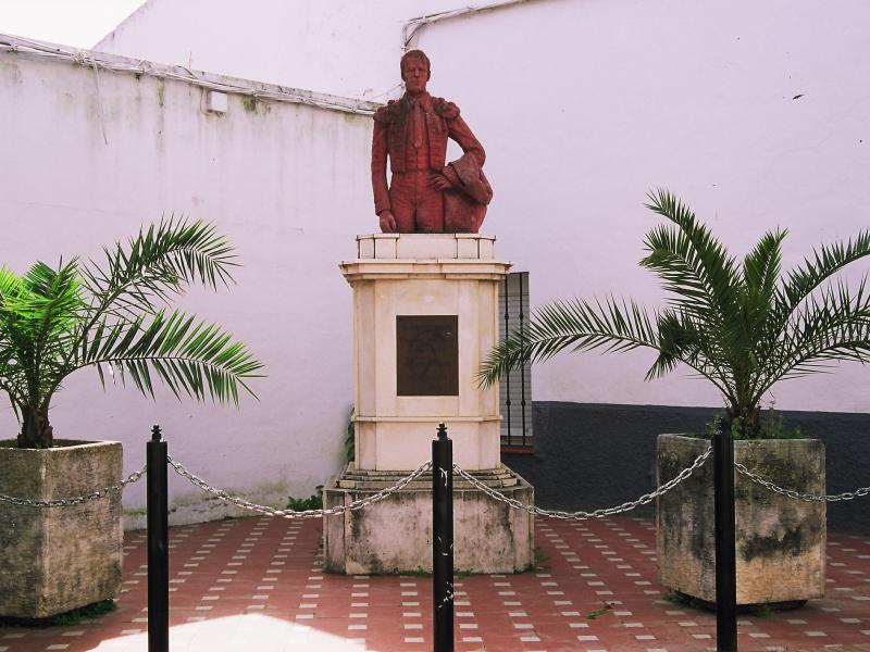 Villamanrique de la Condesa. Monumento a Pascual Márquez