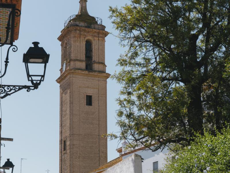 Villamanrique de la Condesa. Torre campanario de la Iglesia de Santa María Magdalena