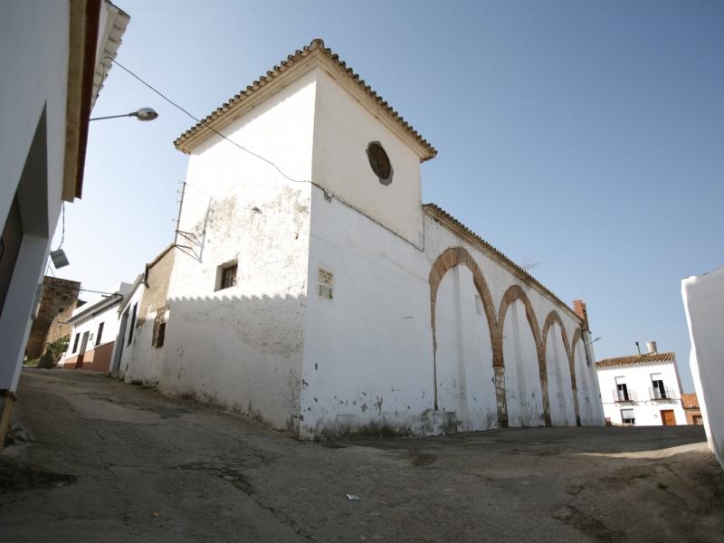 La Puebla de los Infantes. Fachada trasera de la Ermita de Santiago