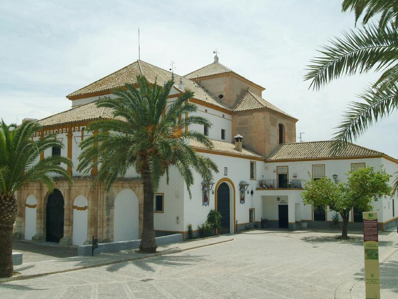 Morón de la Frontera. Ermita de la Cañada con palmeras