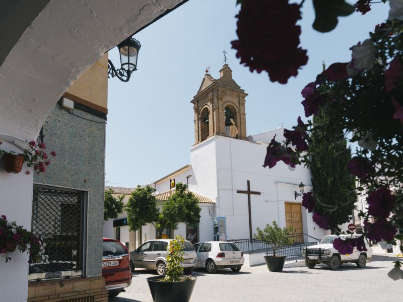 Villanueva de San Juan. Iglesia de San Juan  Bautista desde la plaza