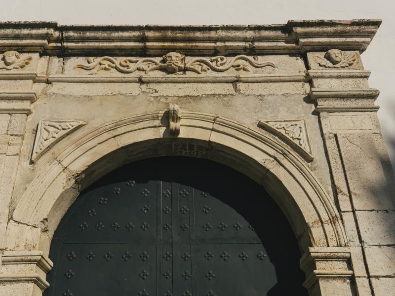 Almadén de la Plata. Puerta de la Iglesia de Santa María de Gracia