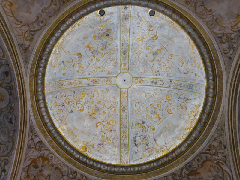 Detalles de la pintura de la cúpula de la virgen del robledo