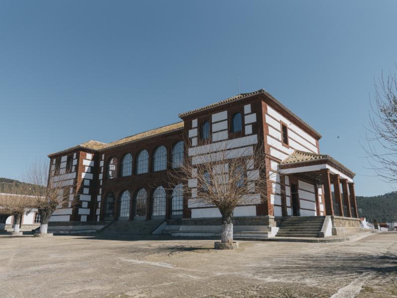 El Pedroso. Centro Cultural Escuelas Nuevas, exterior del edificio
