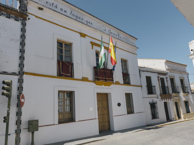 Castilblanco de los Arroyos. Panorámica del ayuntamiento