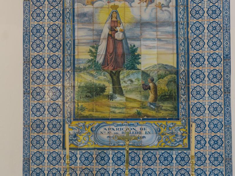 Azulejo con la aparición de la Virgen de Belén
