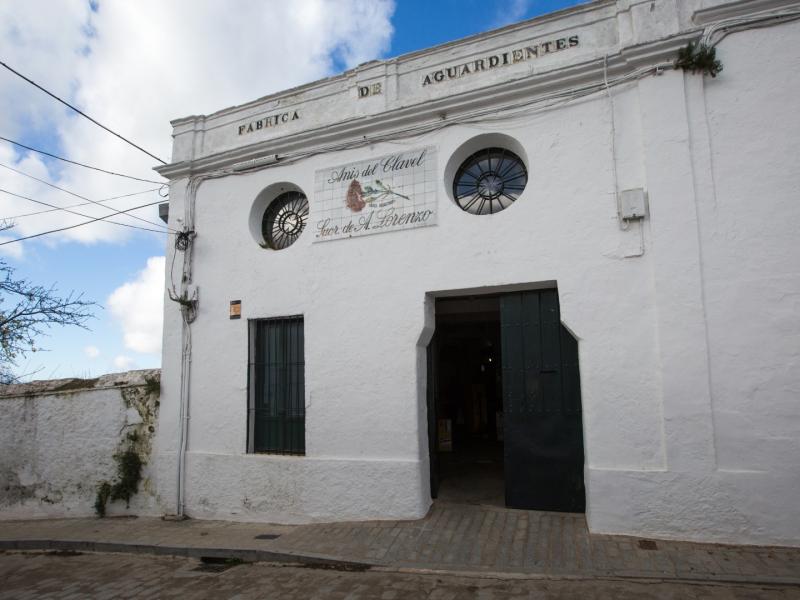 CAZALLA DE LA SIERRA-Fábrica de aguardientes El Clavel