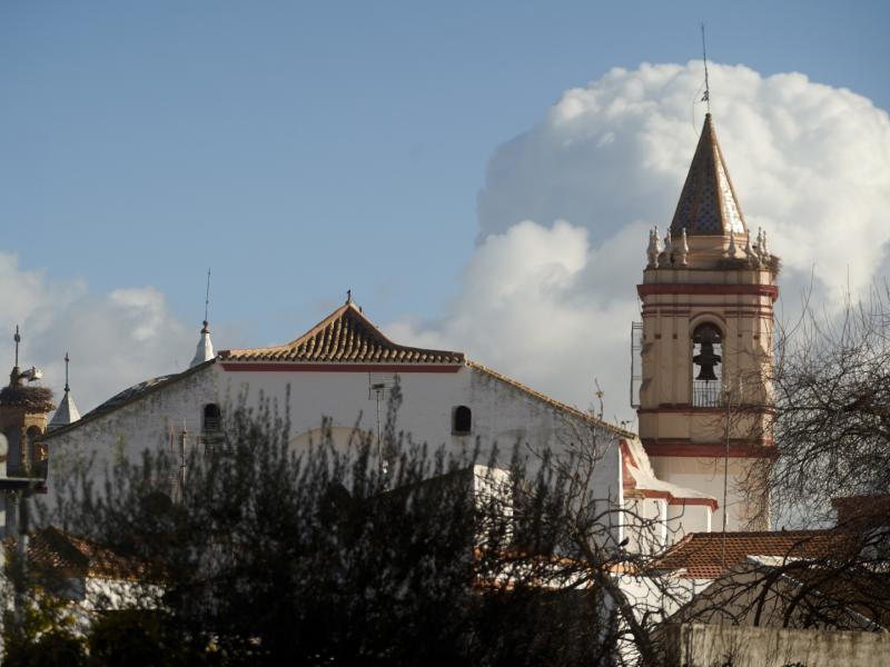 Huévar del Aljarafe. Detalle de la puerta de la Iglesia Parroquial de Ntra Sra de la Asunción