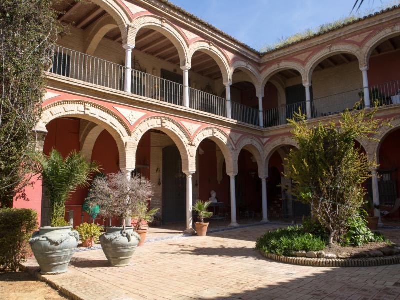Casa del Ave Maria (Casa palacio Coullaut Valera)