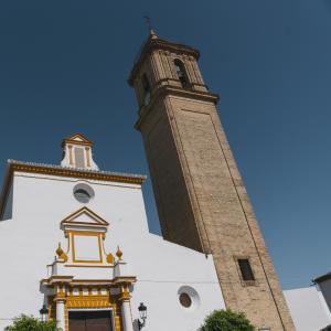 Villamanrique de la Condesa. Fachada de la Iglesia de Santa María Magdalena