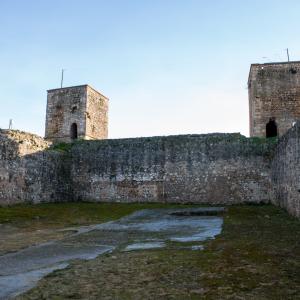 La Puebla de los Infantes. Muro y torre del Castillo