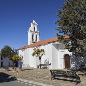 Iglesia de San Blas vista desde la carretera