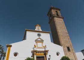 Villamanrique de la Condesa. Fachada de la Iglesia de Santa María Magdalena