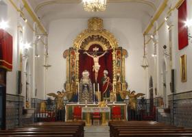 Olivares. Interior de la Capilla de la Santísima Hermandad de la Vera Cruz con el retablo al fondo